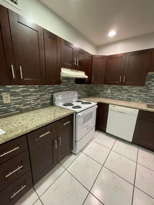 Activo con contrato: $260,000 (3 camas, 2 baños, 1286 Pies cuadrados)