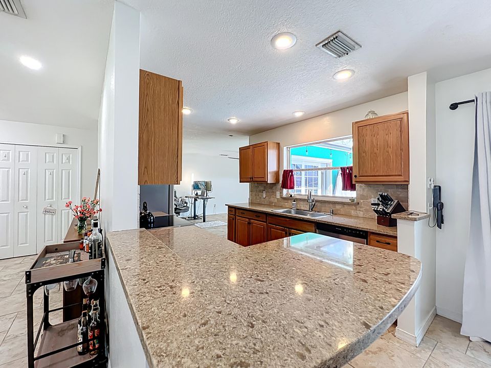 En Venta: $635,000 (4 camas, 2 baños, 1840 Pies cuadrados)