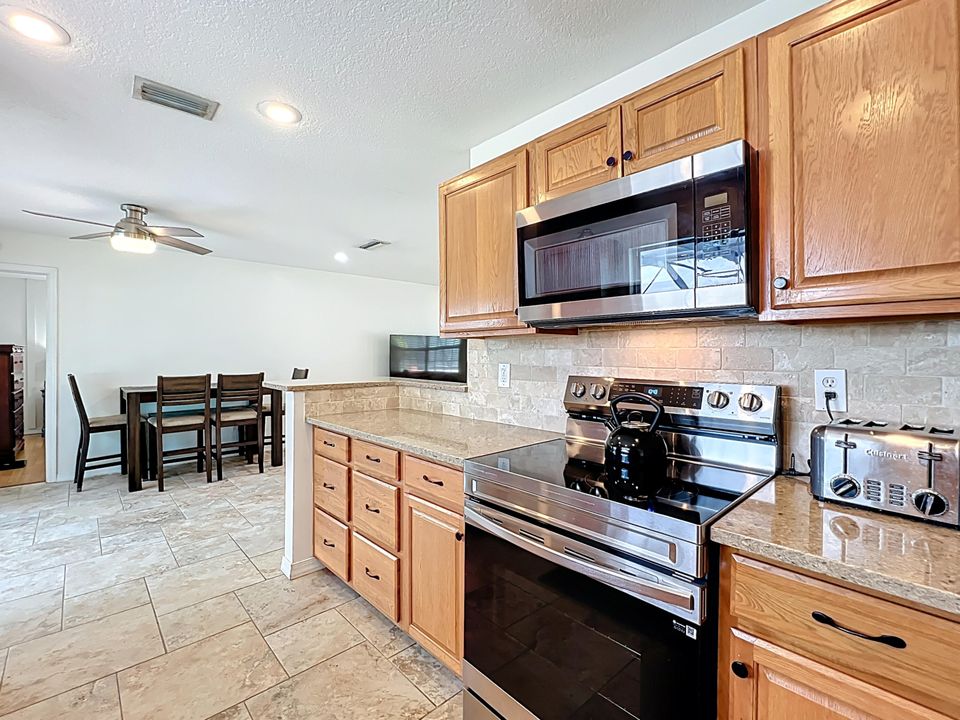 En Venta: $635,000 (4 camas, 2 baños, 1840 Pies cuadrados)