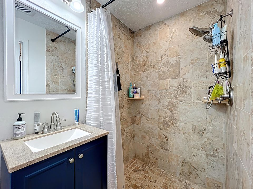 En Venta: $635,000 (4 camas, 2 baños, 1840 Pies cuadrados)