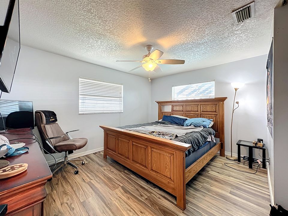 En Venta: $635,000 (4 camas, 2 baños, 1840 Pies cuadrados)