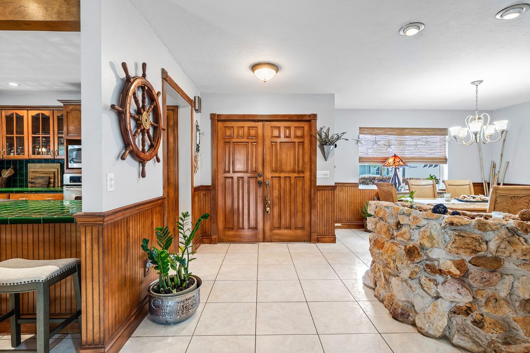 合同活跃: $549,000 (3 贝兹, 2 浴室, 1874 平方英尺)