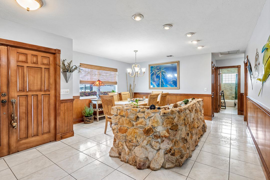 合同活跃: $549,000 (3 贝兹, 2 浴室, 1874 平方英尺)