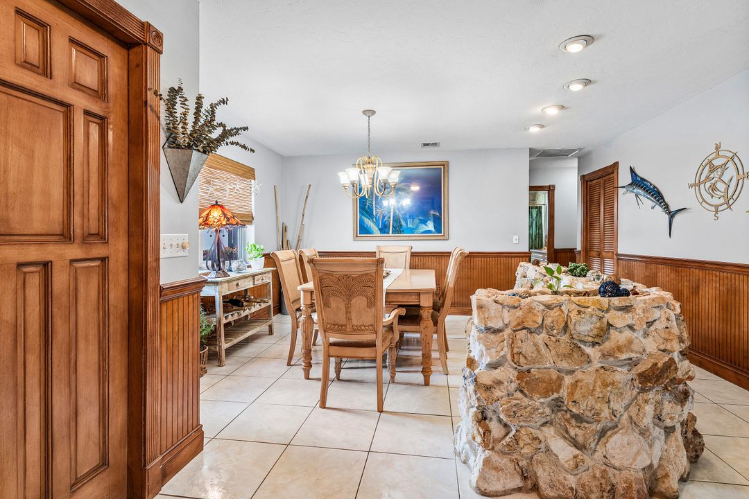 合同活跃: $549,000 (3 贝兹, 2 浴室, 1874 平方英尺)