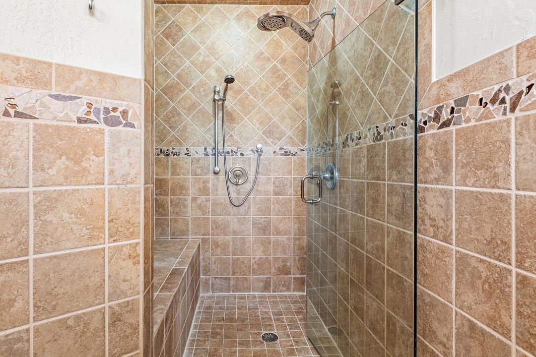 合同活跃: $549,000 (3 贝兹, 2 浴室, 1874 平方英尺)