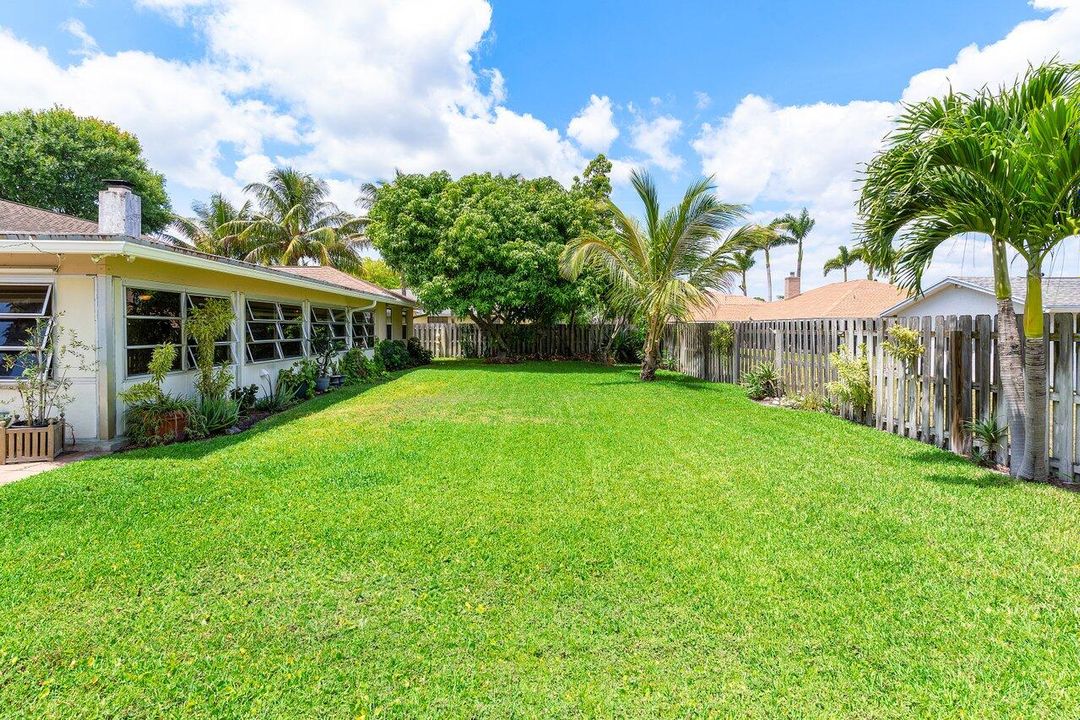 合同活跃: $549,000 (3 贝兹, 2 浴室, 1874 平方英尺)