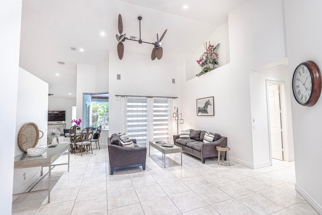 В аренду: $20,000 (5 спален, 4 ванн, 3598 Квадратных фут)