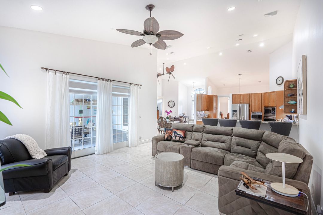 В аренду: $20,000 (5 спален, 4 ванн, 3598 Квадратных фут)