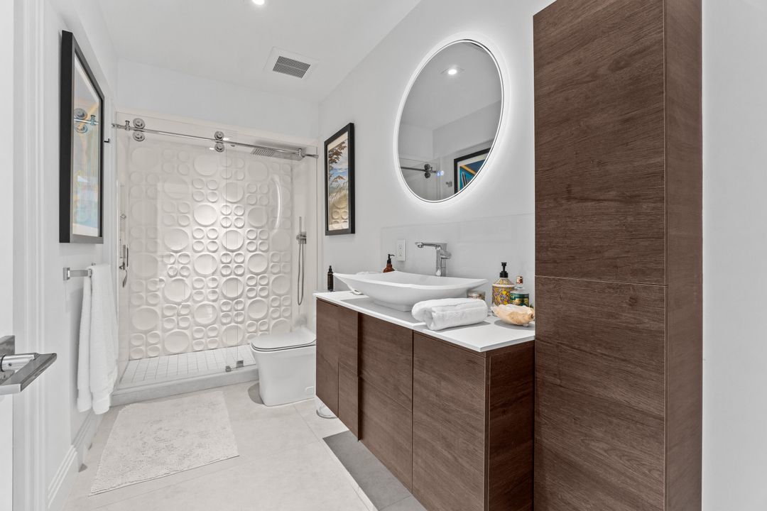 For Rent: $28,500 (3 beds, 2 baths, 2810 Square Feet)