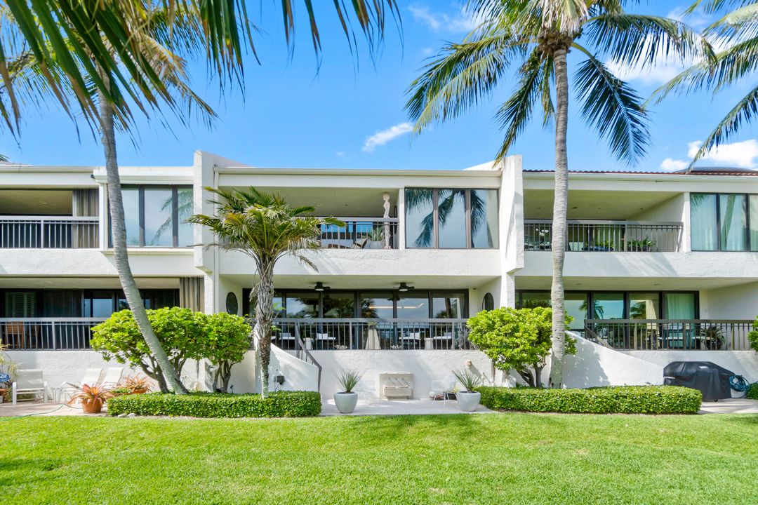 For Rent: $28,500 (3 beds, 2 baths, 2810 Square Feet)