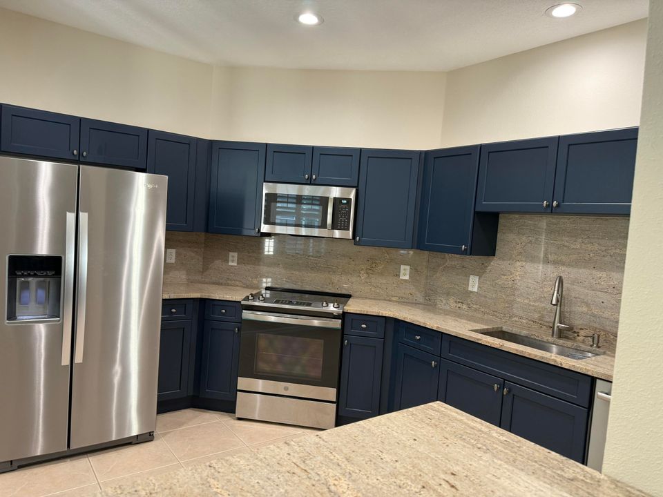 На продажу: $332,500 (2 спален, 2 ванн, 1482 Квадратных фут)