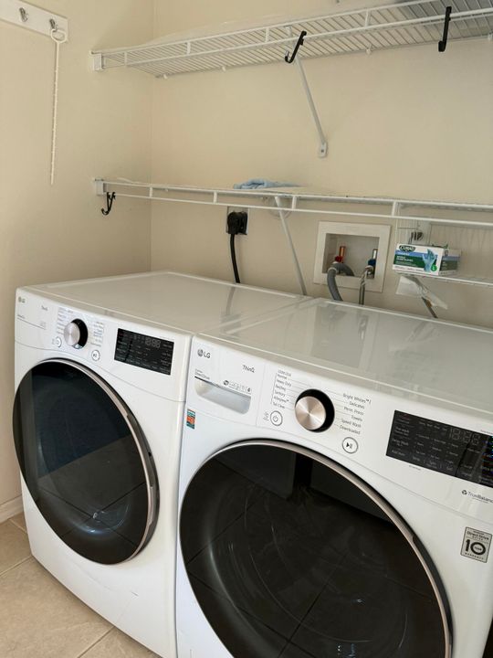 На продажу: $332,500 (2 спален, 2 ванн, 1482 Квадратных фут)