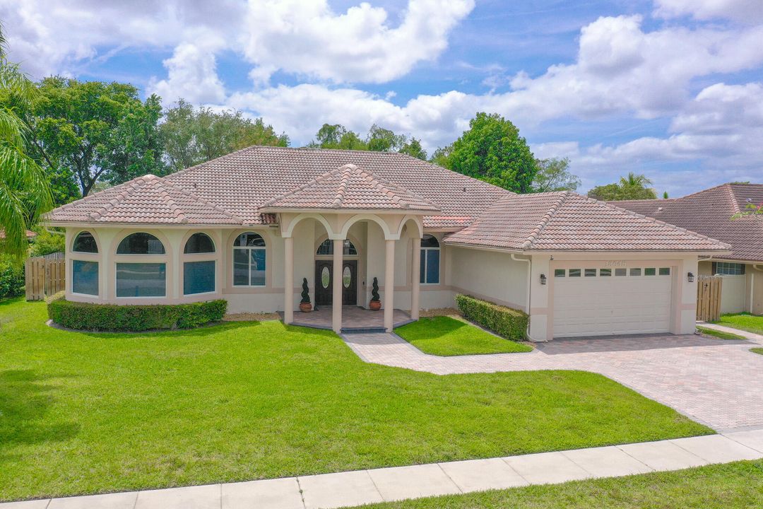 For Sale: $900,000 (4 beds, 3 baths, 2942 Square Feet)