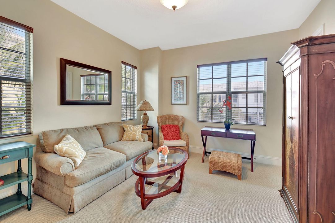 合同活跃: $5,200 (3 贝兹, 3 浴室, 1617 平方英尺)