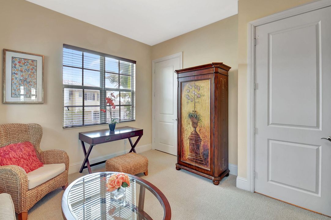 合同活跃: $5,200 (3 贝兹, 3 浴室, 1617 平方英尺)