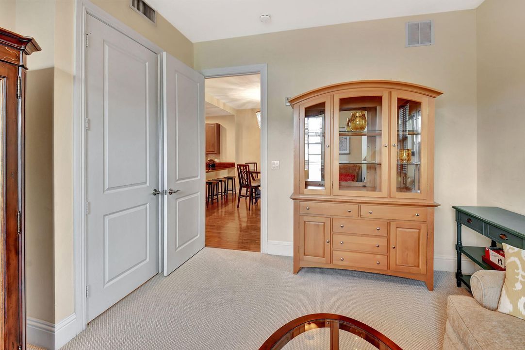 合同活跃: $5,200 (3 贝兹, 3 浴室, 1617 平方英尺)