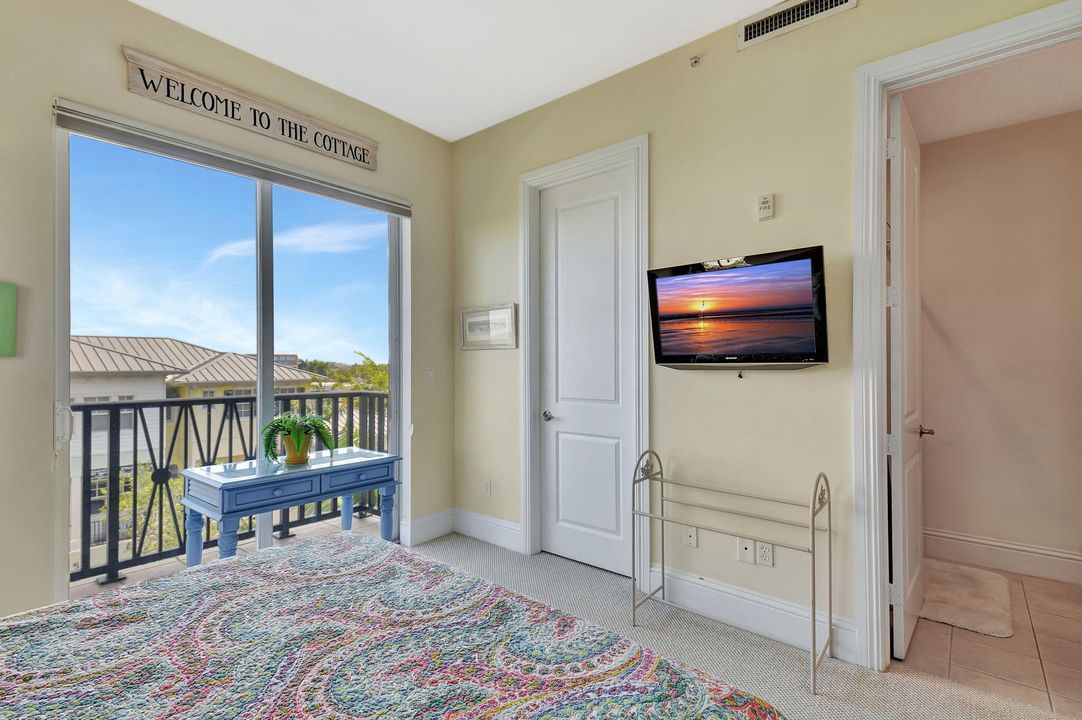 合同活跃: $5,200 (3 贝兹, 3 浴室, 1617 平方英尺)