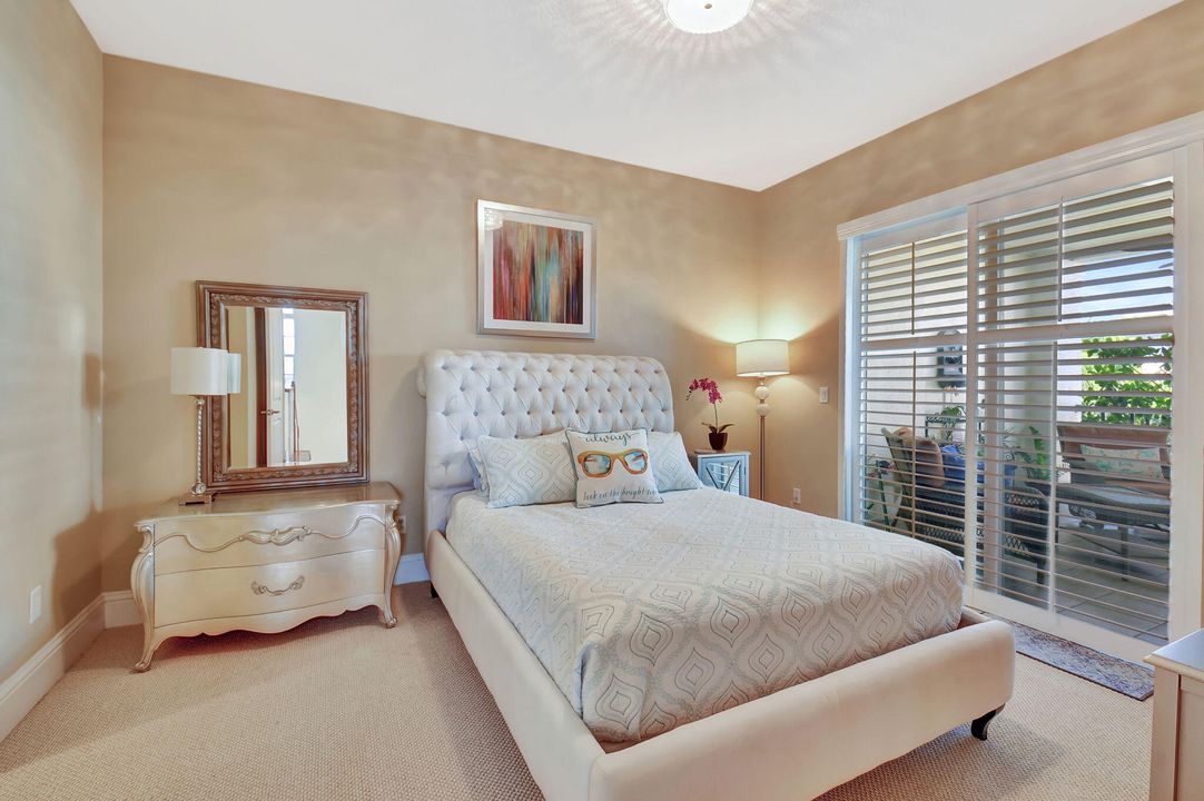 合同活跃: $5,200 (3 贝兹, 3 浴室, 1617 平方英尺)