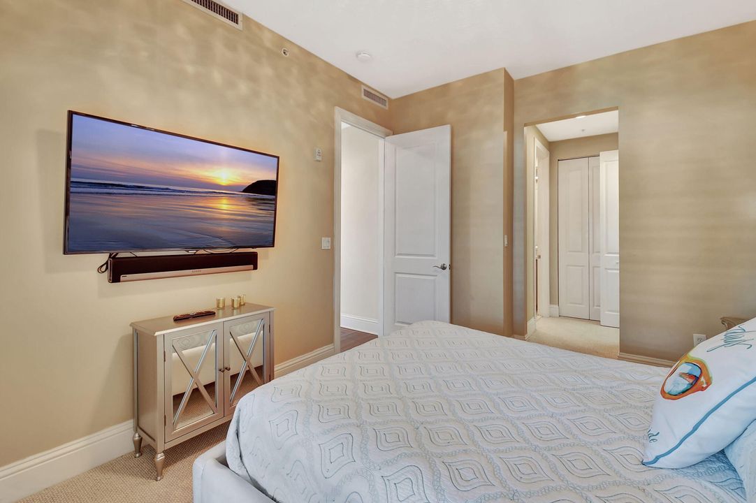 合同活跃: $5,200 (3 贝兹, 3 浴室, 1617 平方英尺)