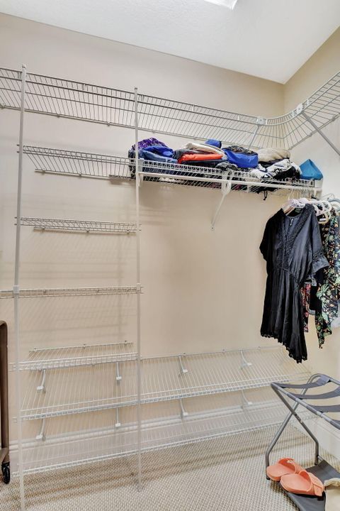 合同活跃: $5,200 (3 贝兹, 3 浴室, 1617 平方英尺)