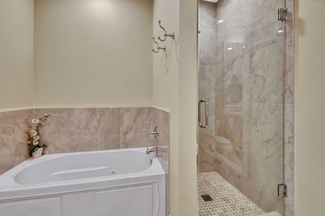 合同活跃: $5,200 (3 贝兹, 3 浴室, 1617 平方英尺)