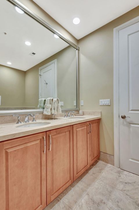 合同活跃: $5,200 (3 贝兹, 3 浴室, 1617 平方英尺)