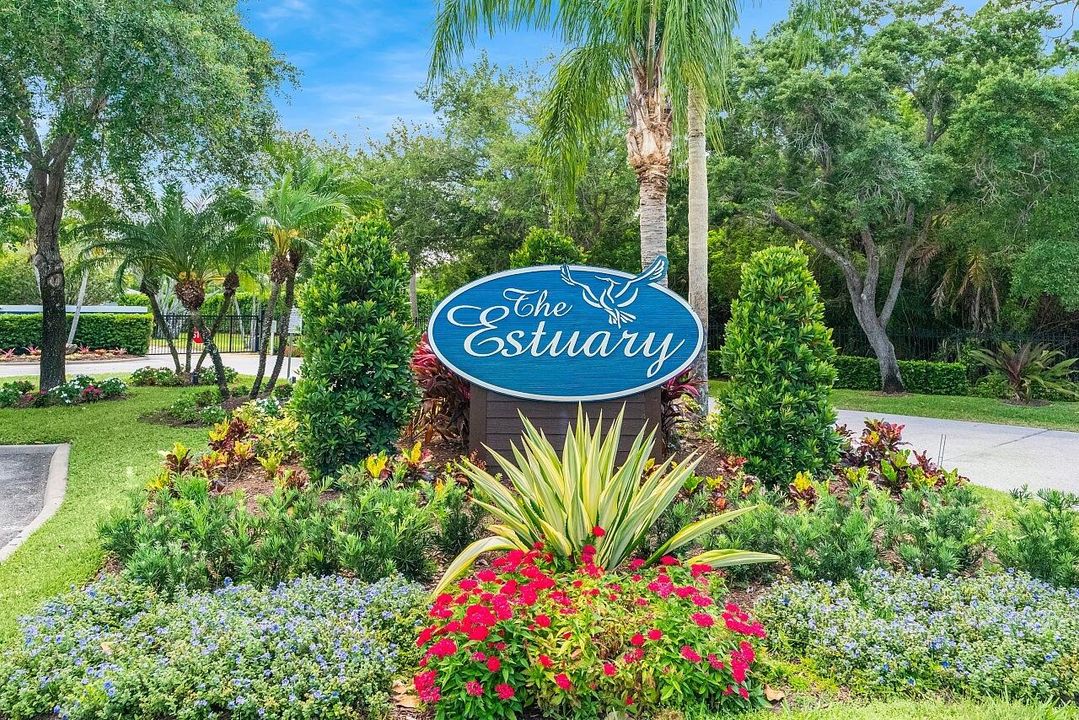 For Sale: $265,000 (2 beds, 2 baths, 1047 Square Feet)