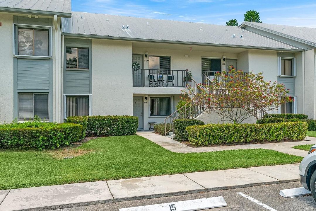 For Sale: $265,000 (2 beds, 2 baths, 1047 Square Feet)