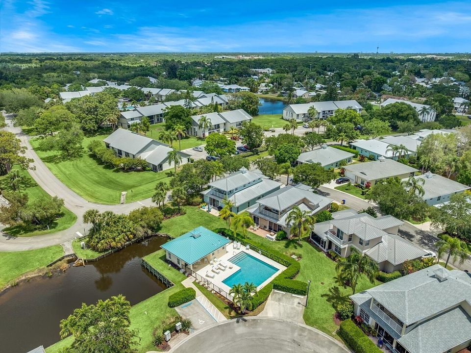 For Sale: $265,000 (2 beds, 2 baths, 1047 Square Feet)