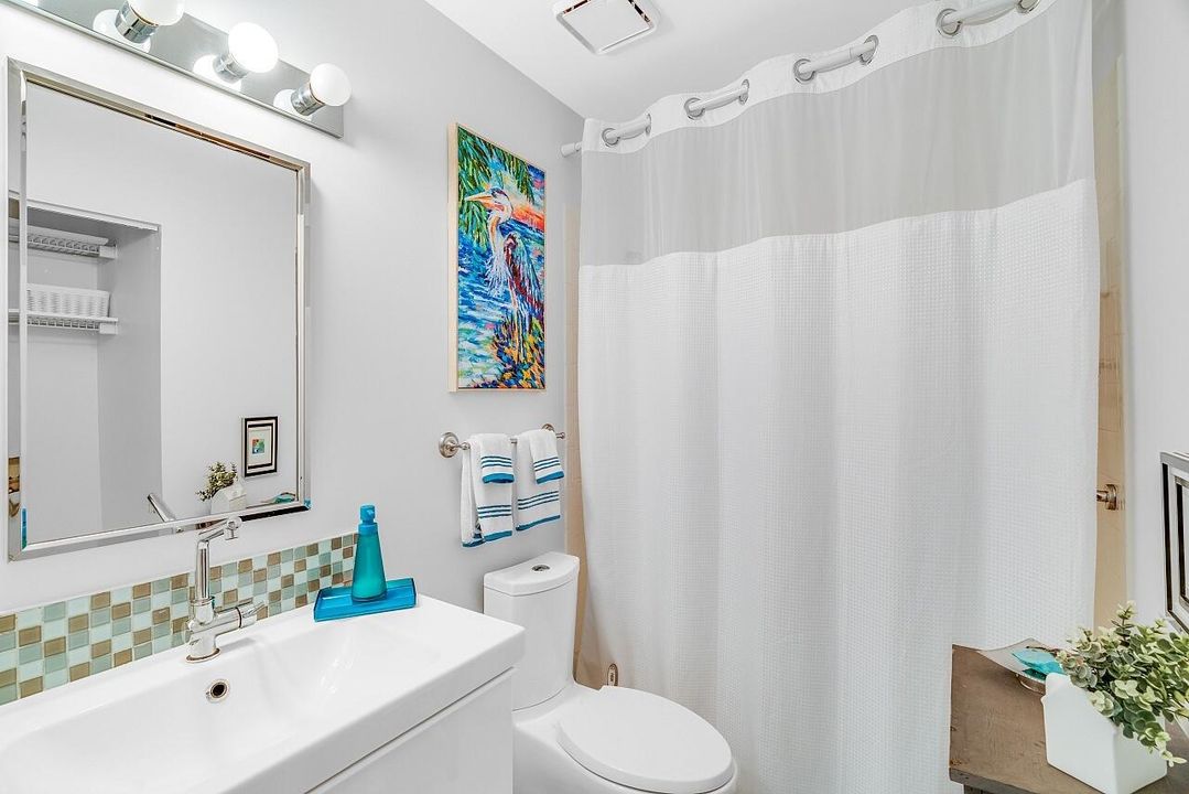 For Sale: $265,000 (2 beds, 2 baths, 1047 Square Feet)