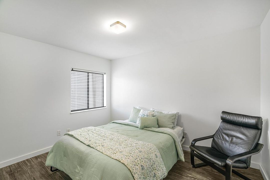 For Sale: $265,000 (2 beds, 2 baths, 1047 Square Feet)