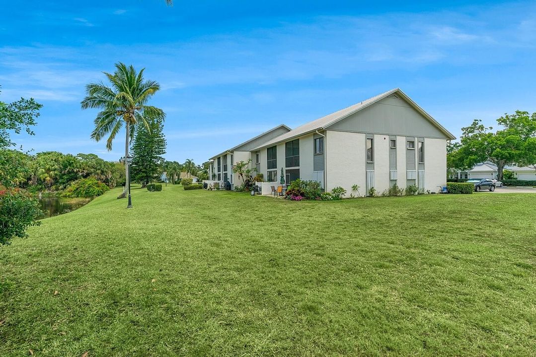 For Sale: $265,000 (2 beds, 2 baths, 1047 Square Feet)