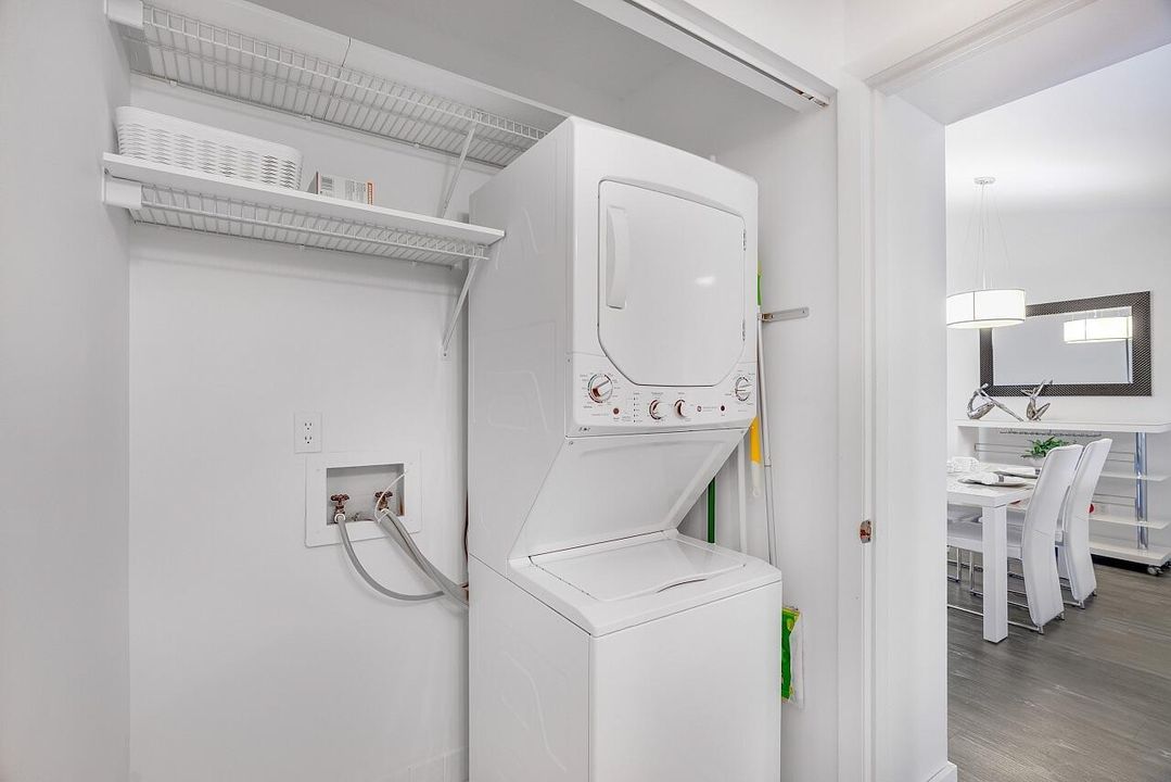 For Sale: $265,000 (2 beds, 2 baths, 1047 Square Feet)