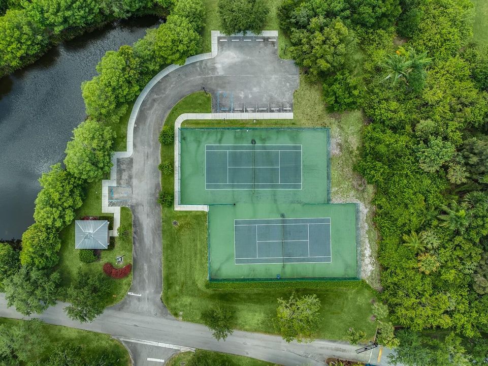 For Sale: $265,000 (2 beds, 2 baths, 1047 Square Feet)