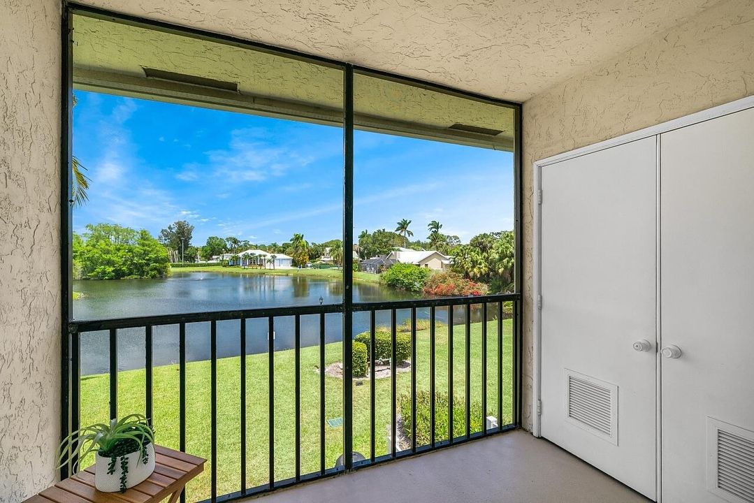 For Sale: $265,000 (2 beds, 2 baths, 1047 Square Feet)