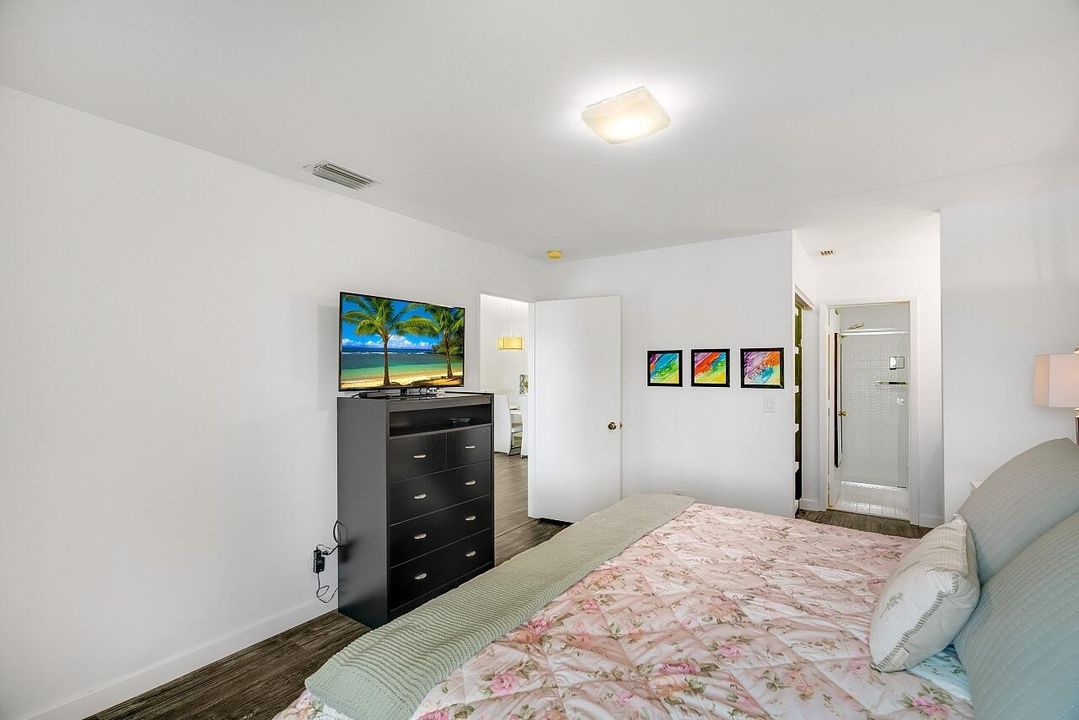 For Sale: $265,000 (2 beds, 2 baths, 1047 Square Feet)