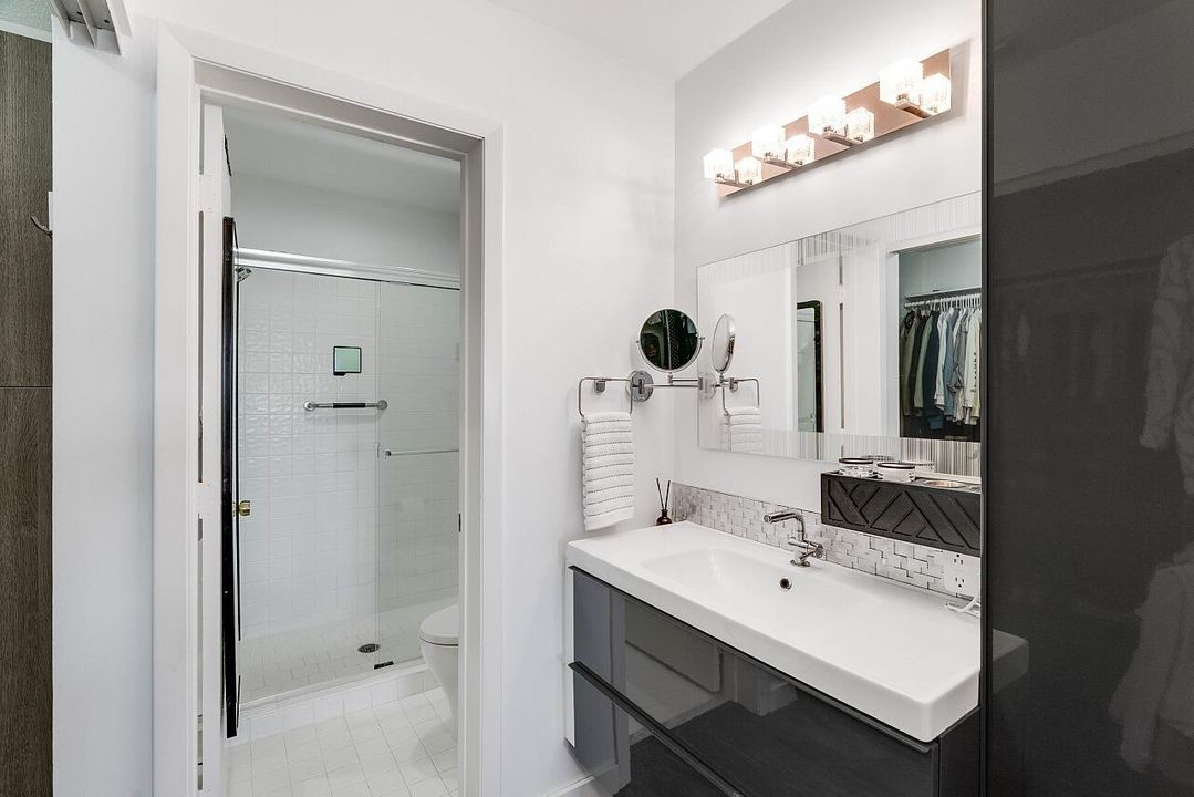 For Sale: $265,000 (2 beds, 2 baths, 1047 Square Feet)