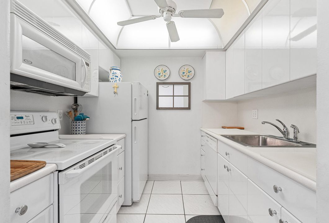 待售: $154,500 (1 贝兹, 1 浴室, 650 平方英尺)