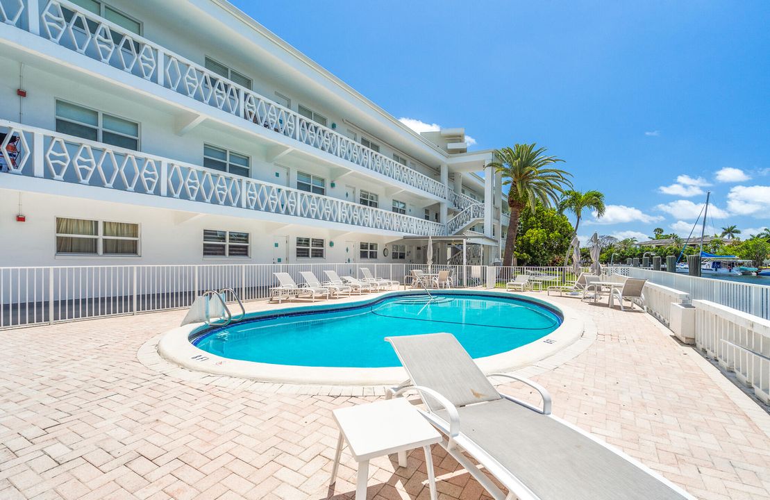 待售: $154,500 (1 贝兹, 1 浴室, 650 平方英尺)