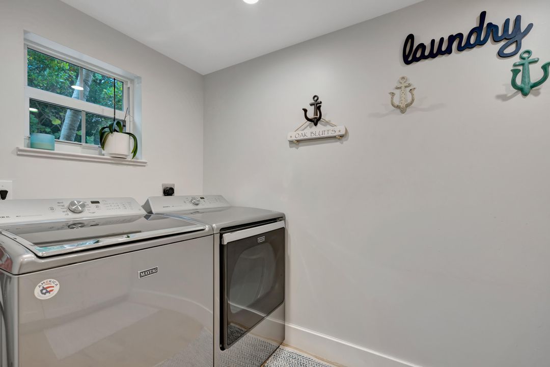 For Sale: $3,100,000 (3 beds, 3 baths, 2825 Square Feet)