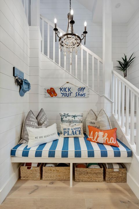 For Sale: $3,100,000 (3 beds, 3 baths, 2825 Square Feet)