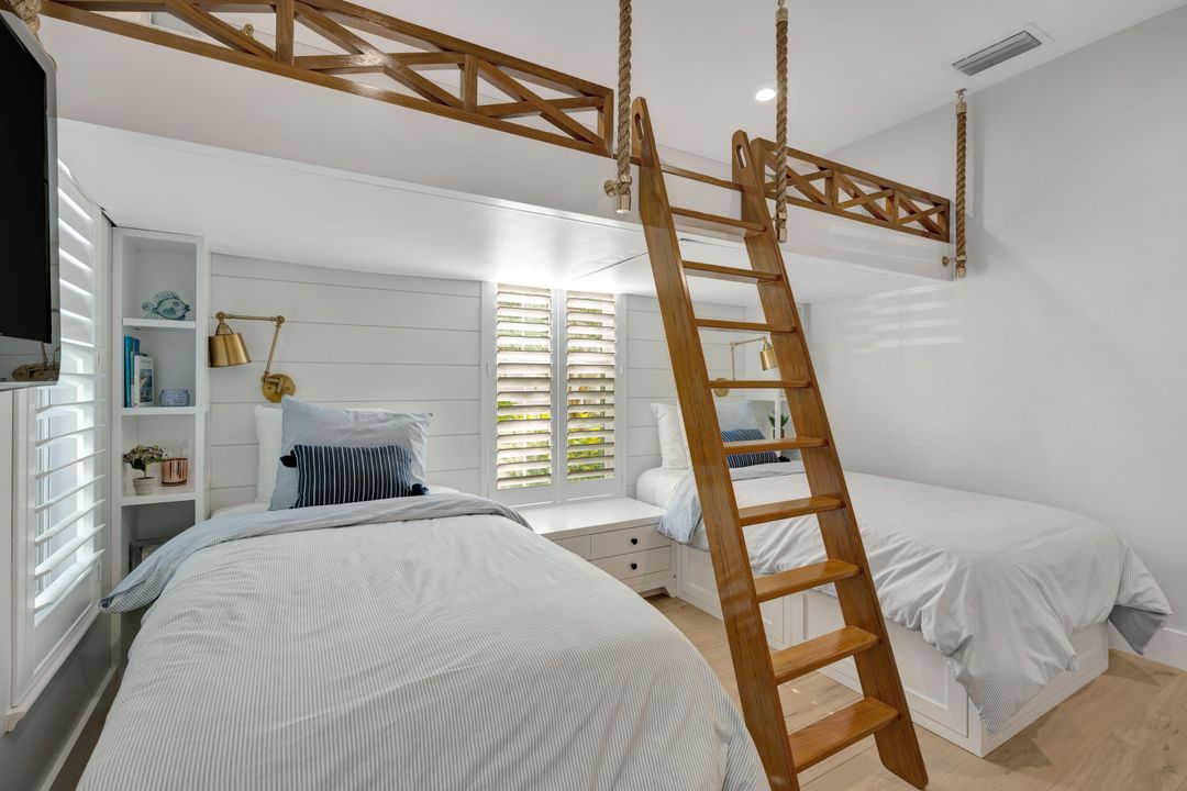 For Sale: $3,100,000 (3 beds, 3 baths, 2825 Square Feet)