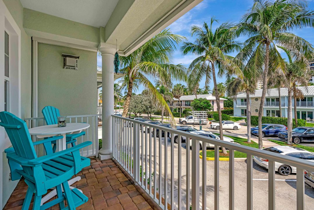 For Sale: $3,100,000 (3 beds, 3 baths, 2825 Square Feet)