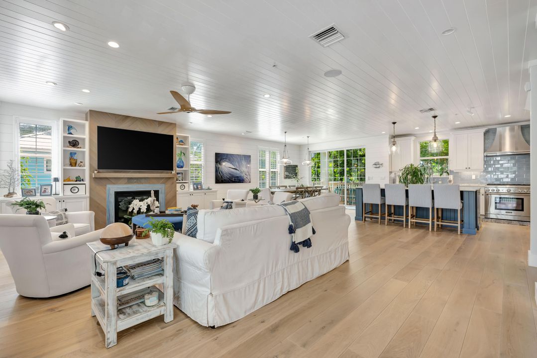 For Sale: $3,100,000 (3 beds, 3 baths, 2825 Square Feet)