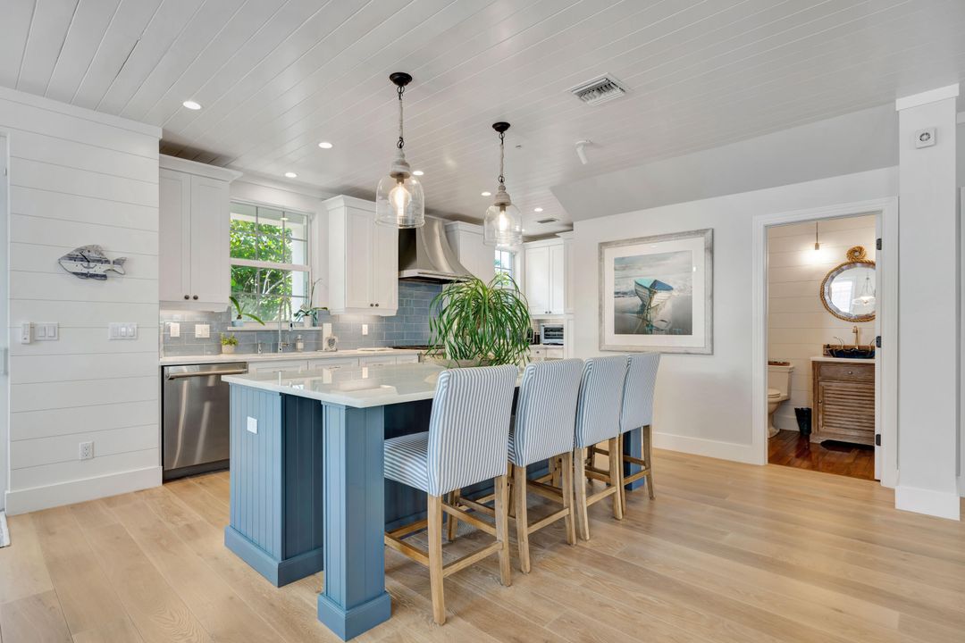 For Sale: $3,100,000 (3 beds, 3 baths, 2825 Square Feet)