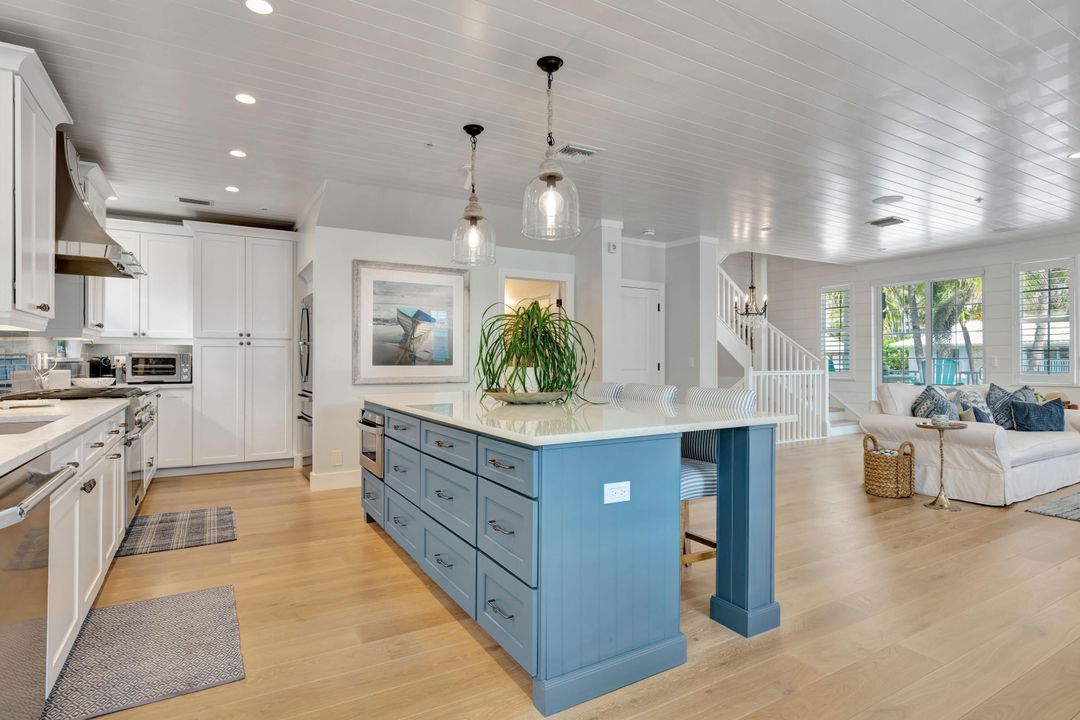 For Sale: $3,100,000 (3 beds, 3 baths, 2825 Square Feet)