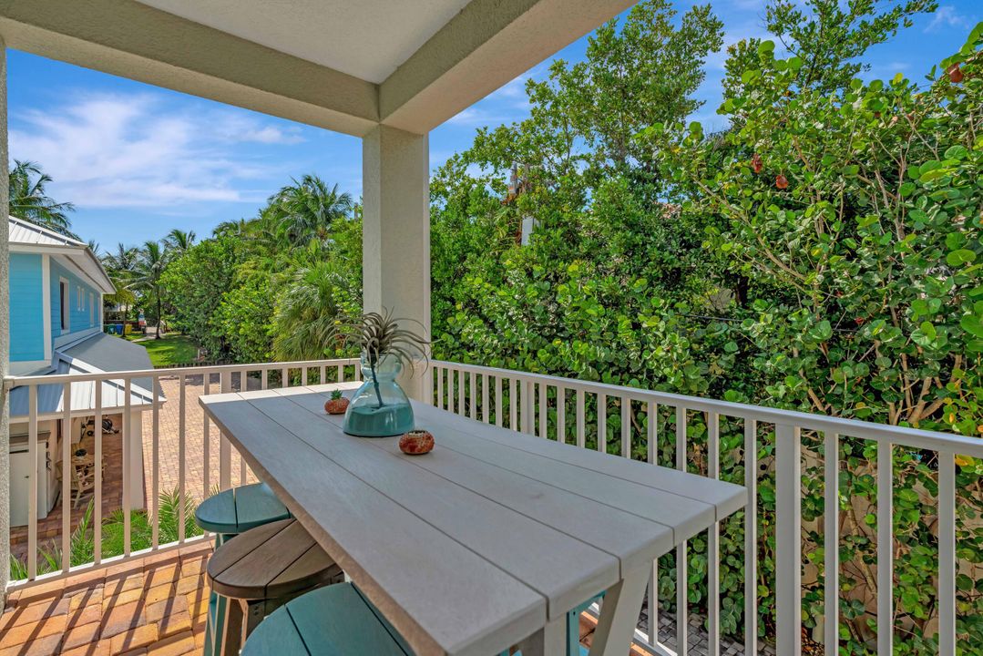 For Sale: $3,100,000 (3 beds, 3 baths, 2825 Square Feet)