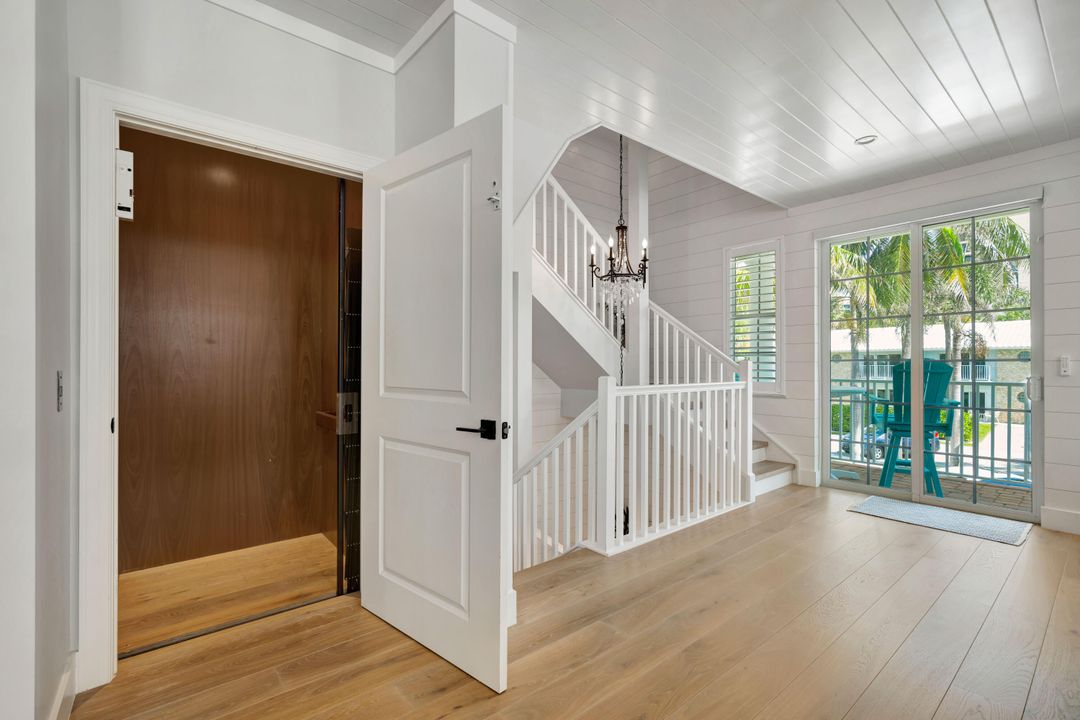 For Sale: $3,100,000 (3 beds, 3 baths, 2825 Square Feet)