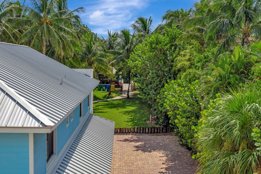 For Sale: $3,100,000 (3 beds, 3 baths, 2825 Square Feet)