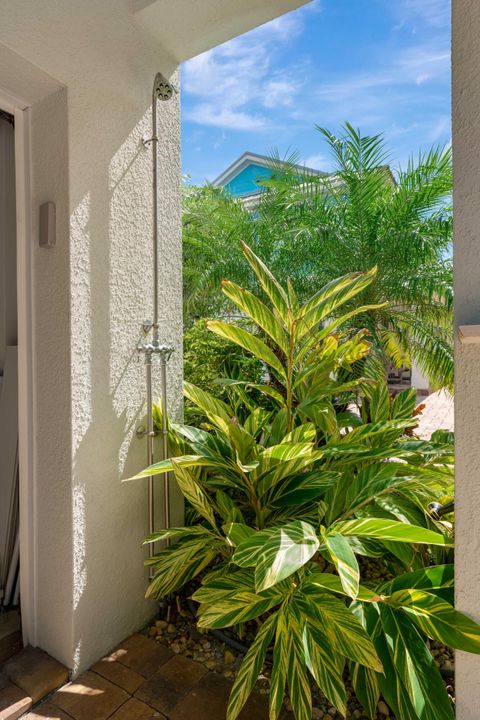 For Sale: $3,100,000 (3 beds, 3 baths, 2825 Square Feet)